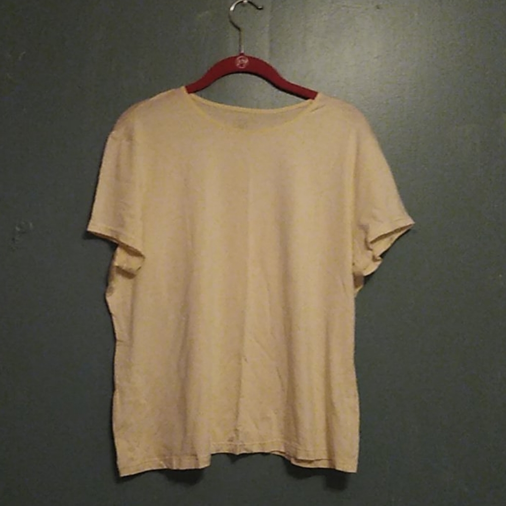 Woman's tee